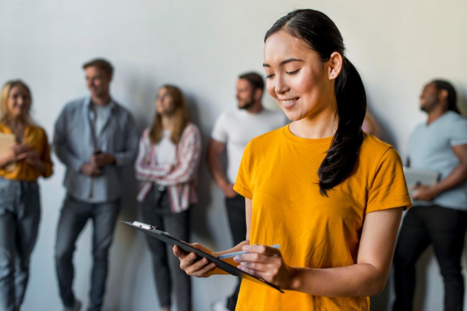 Personas trabajando en planificación financiera